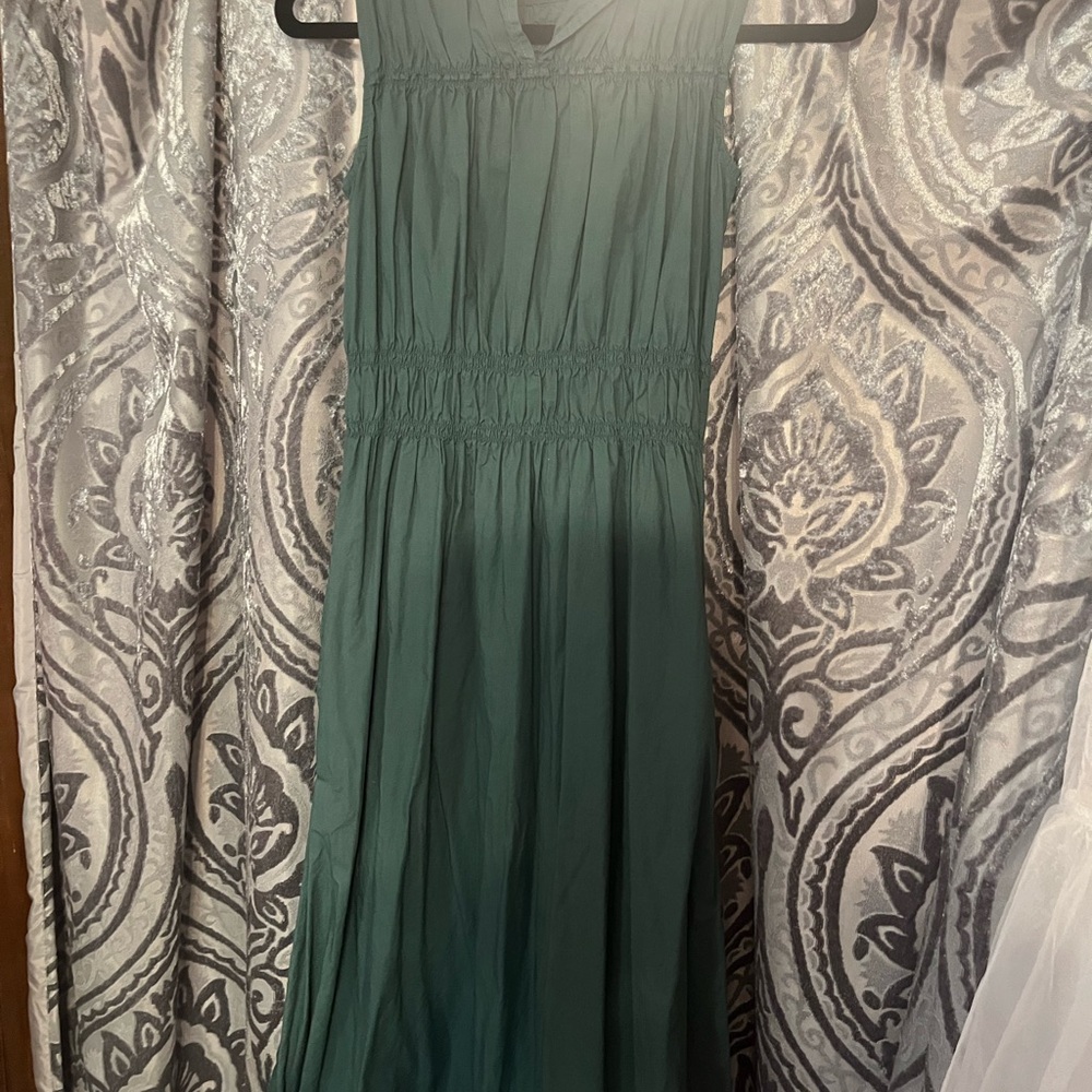 Elegant Green Sleeveless Dress